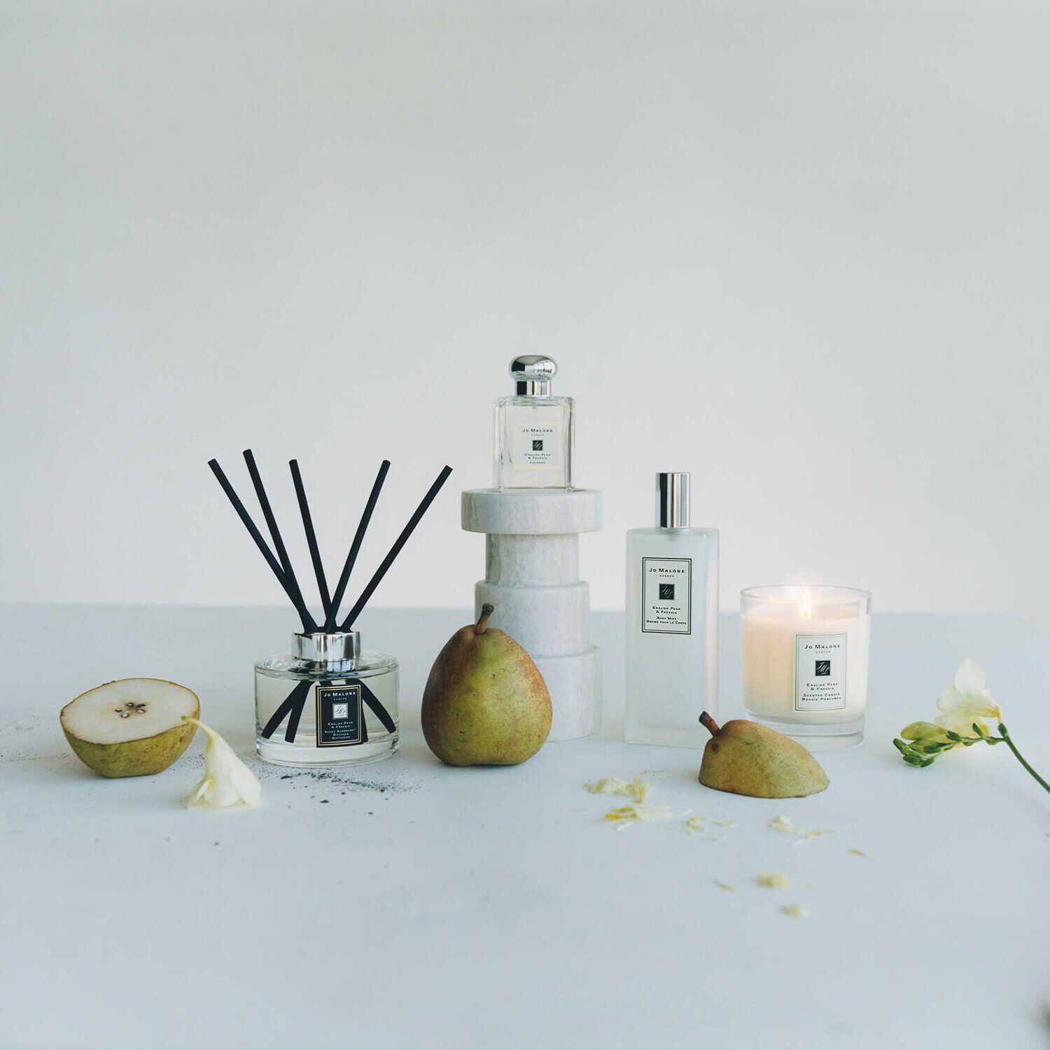 English Pear &amp; Freesia - Home Candle NS6501