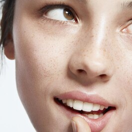 \Moisture Surge™ Lip Hydro-Plump Treatment Trattamento Labbra\