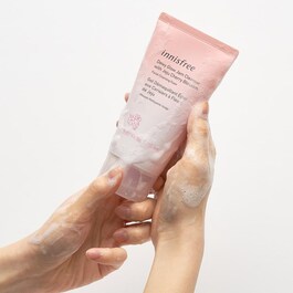 Gel detergente illuminante ai fiori di ciliegio di Jeju
