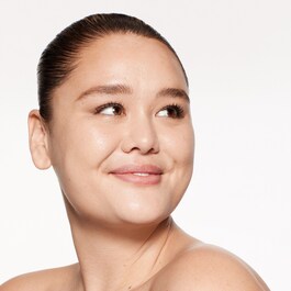 Revitalessence Skin - Glow Foundation