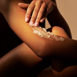 The Ritual of Karma Softening Body Scrub - Scrub al sale naturale