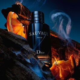  Sauvage – Profumo da uomo – Note di sandalo e fava tonka