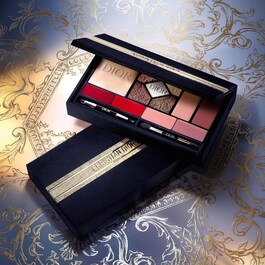 Palette makeup multi-uso – selezione di prodotti makeup per occhi, labbra e viso