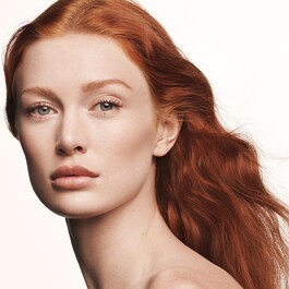 The Radiant Skin tint SPF 30 - Crema colorata illuminante SPF 30