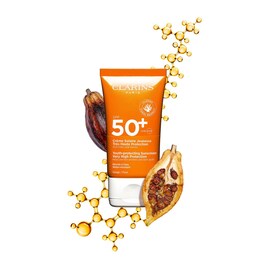Una crema viso idratante con SPF 50+ - texture leggera e fondente 