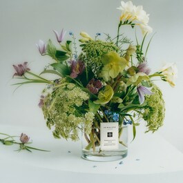English Pear & Freesia - Classic Candle