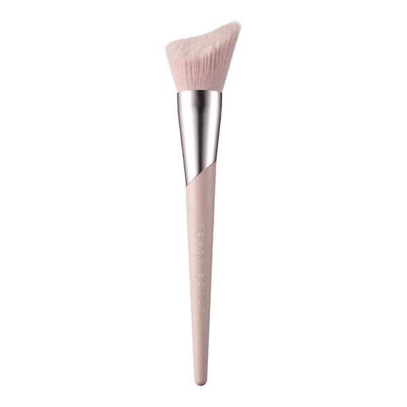 Cheek-Hugging Bronzer Brush, FENTY BEAUTY