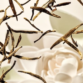 The Ritual of Karma Softening Body Scrub - Scrub al sale naturale