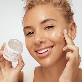 Crema gel illuminante ai fiori di ciliegio e niacinamide - Crema illuminante