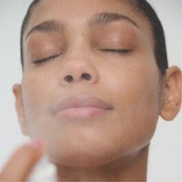 SuperSerum Hydrating Mist - Siero spray per nutrire istantaneamente la pelle