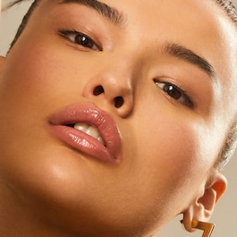 Balmy Gloss Tinted Lip Oil - Olio gloss colorato
