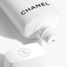 UV ESSENTIEL  - Protezione Globale Antiossidante Contro L'Inquinamento Spf