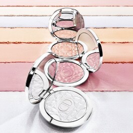 Dior Forever - Glow Luminizer Illuminante infuso con acido ialuronico