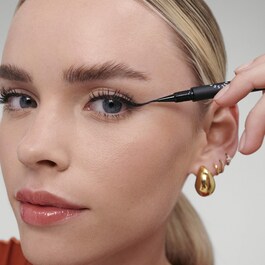12H Intense Ink Felt Liner Fine Line - Eyeliner in feltro preciso e intenso
