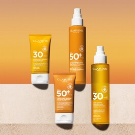 Una crema viso idratante con SPF 30 - texture leggera e fondente 