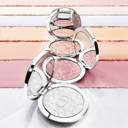 Dior Forever - Glow Luminizer Illuminante infuso con acido ialuronico