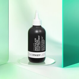 Trattamento esfoliante del cuoio capelluto all'acido salicilico 