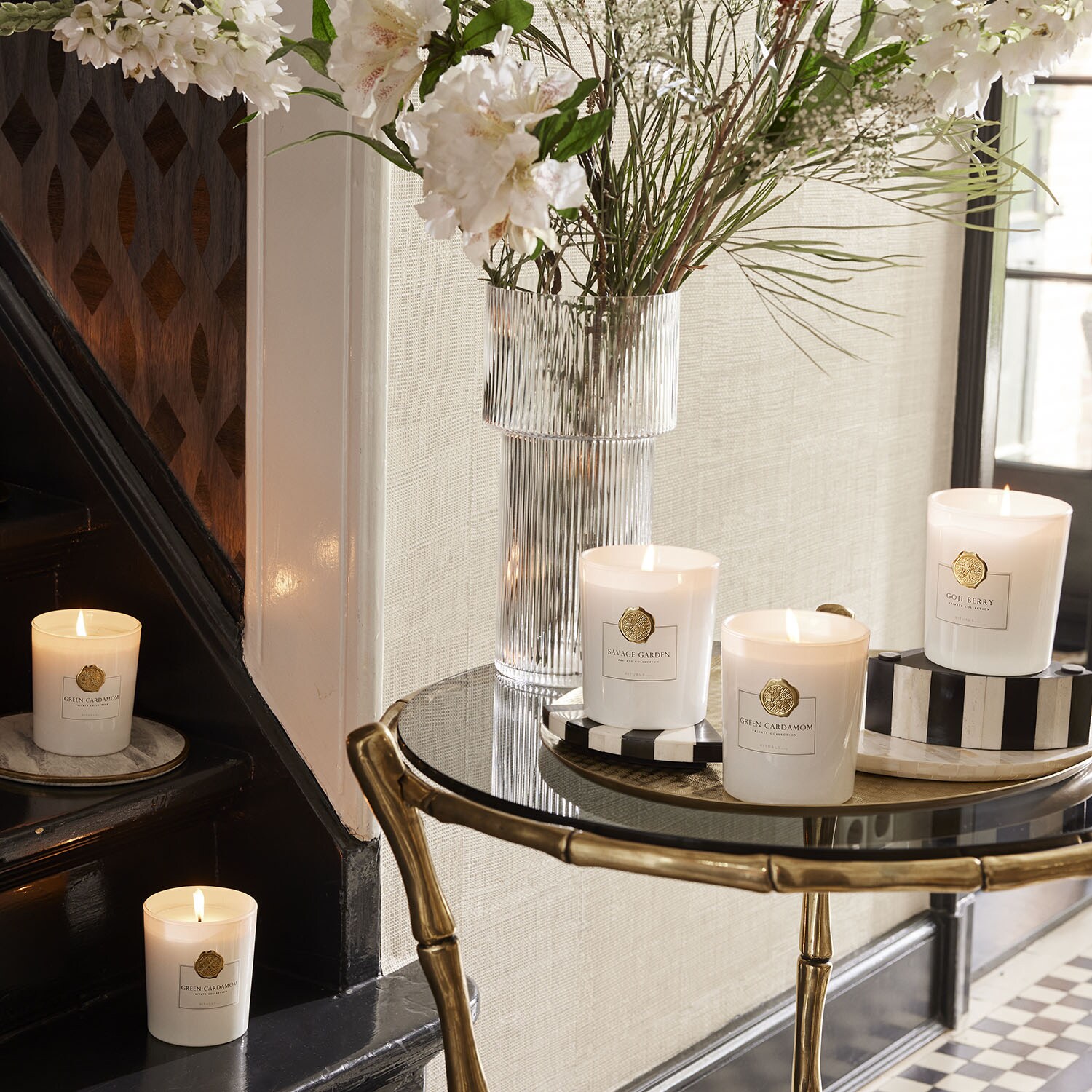 SAVAGE GARDEN SCENTED CANDLE Candela Profumata di RITUALS ≡ SEPHORA