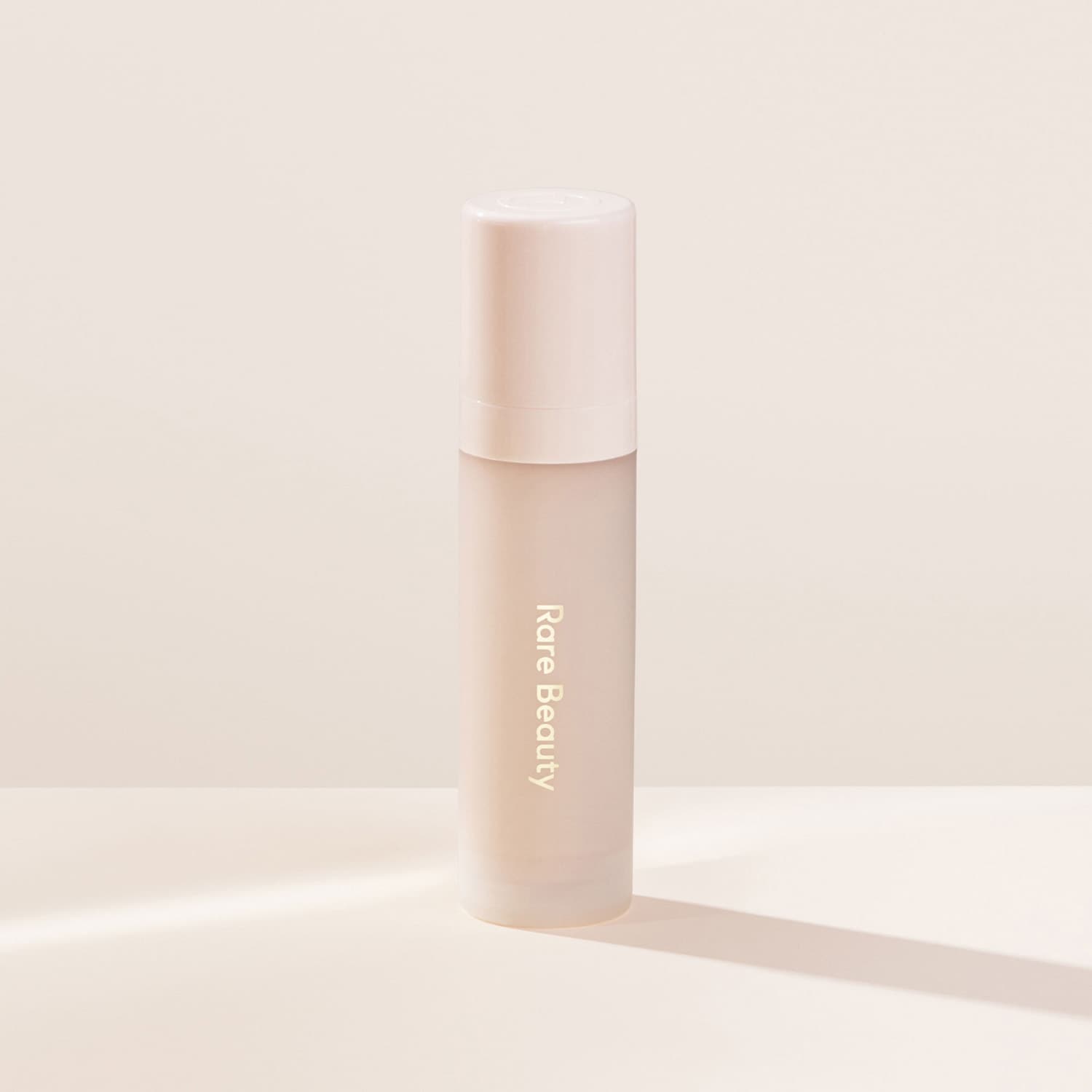 Always An Optimist Primer illuminante di RARE BEAUTY ≡ SEPHORA